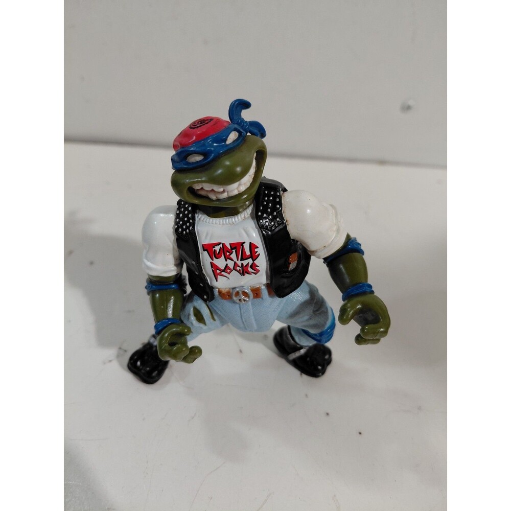 Playmate Toys Teenage Mutant Ninja Turtles Classic Rocker Leo Action Figure